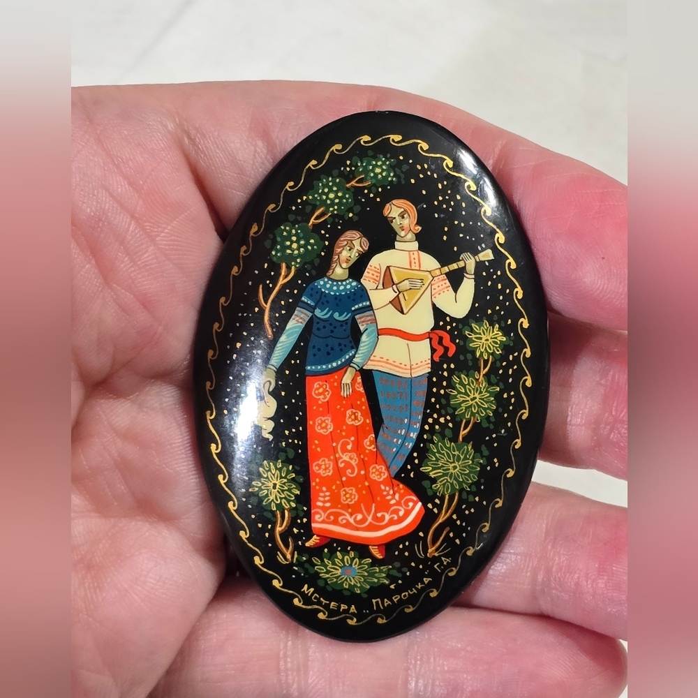 Vintage Handpainted Russian Black Lacquered Folklore Courting Couple Wood Brooch - Picture 2 of 9